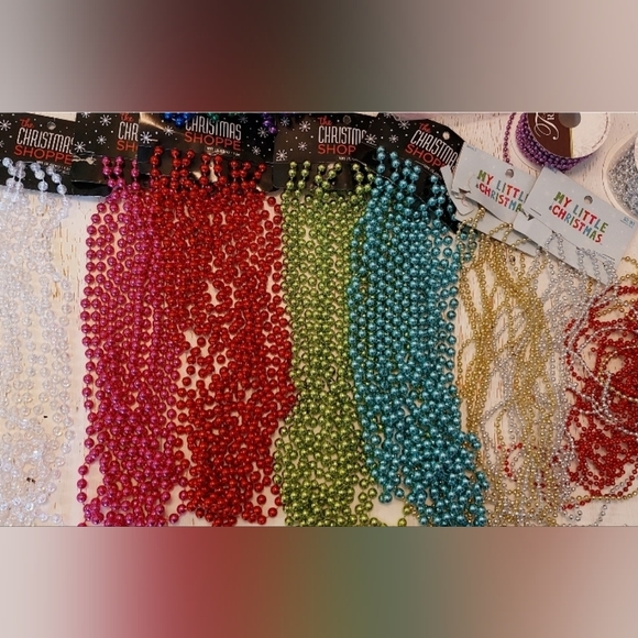 Mardi Gras Assorted Colors Bulk Beads Crafts or Decorations - Picture 3 of 9